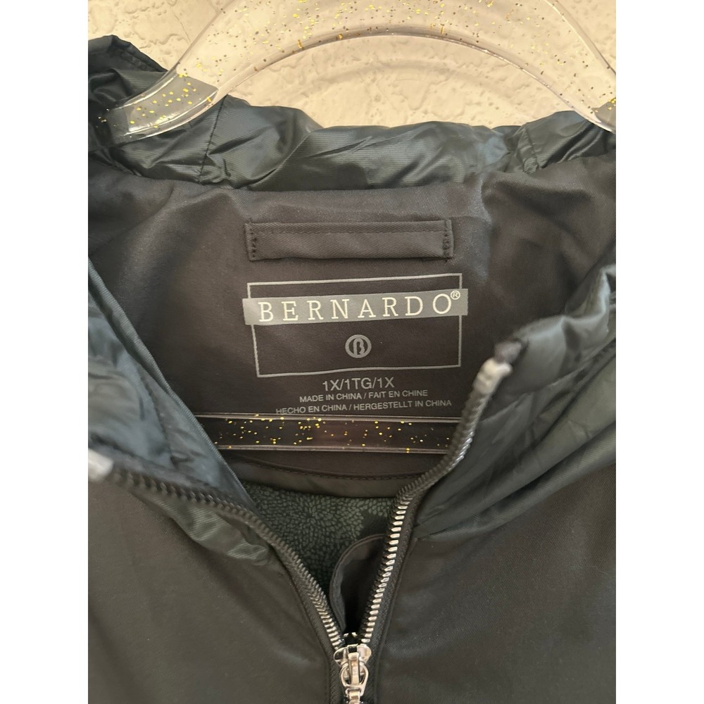 Bernardo black womens hooded jacket features a front zipper closure size 1X - Picture 2 of 4